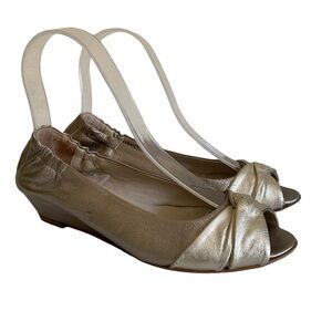AGL Vero Cuoio Metallic Pale Gold Leather Slip On Twist Peep Toe Wedge EU 35.5